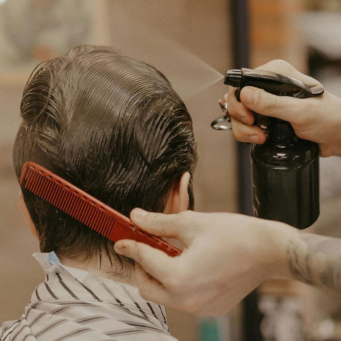 شانه کردن موهای خیس باعث ریزش مو و از دست رفتن آن می شود