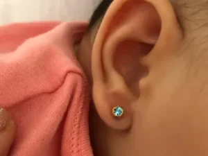 روش سوراخ کردن گوش نوزادان در مشهد با دستگاه مدرن