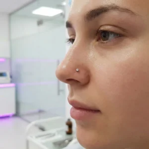 پیرسینگ بینی در کلینیک پرنیان مشهد