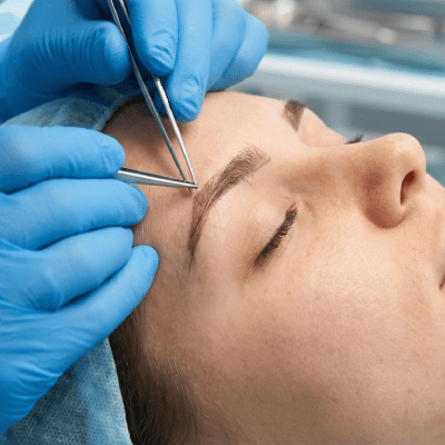 بهترین کلینیک کاشت ابرو در مشهد با نتایج کاملاً طبیعی و متراکم